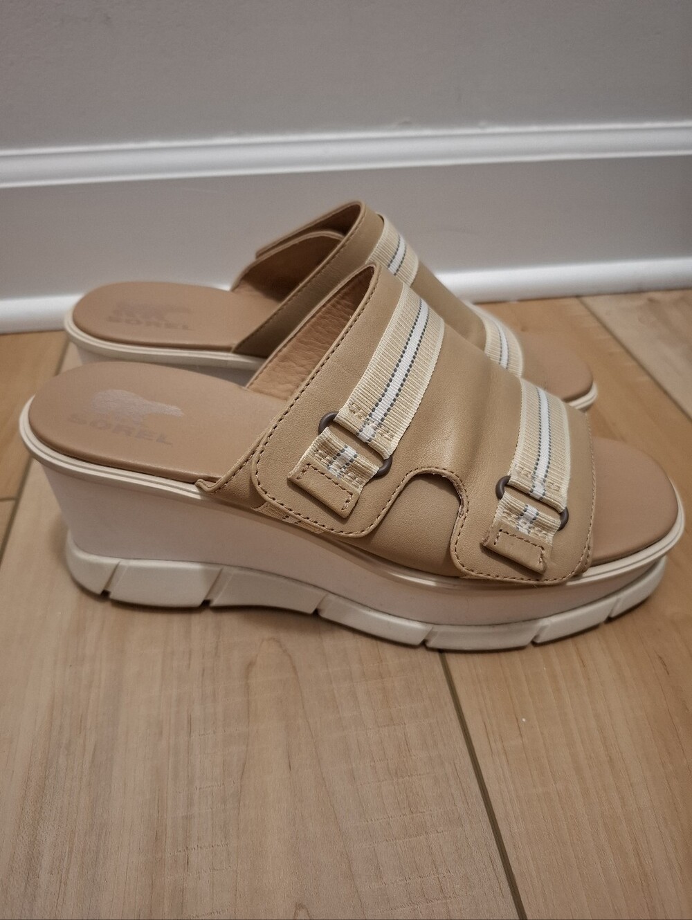 Sorel Wedge Platform Slide Sandals Women's 8.5 Joanie III Beige Buckles Summer